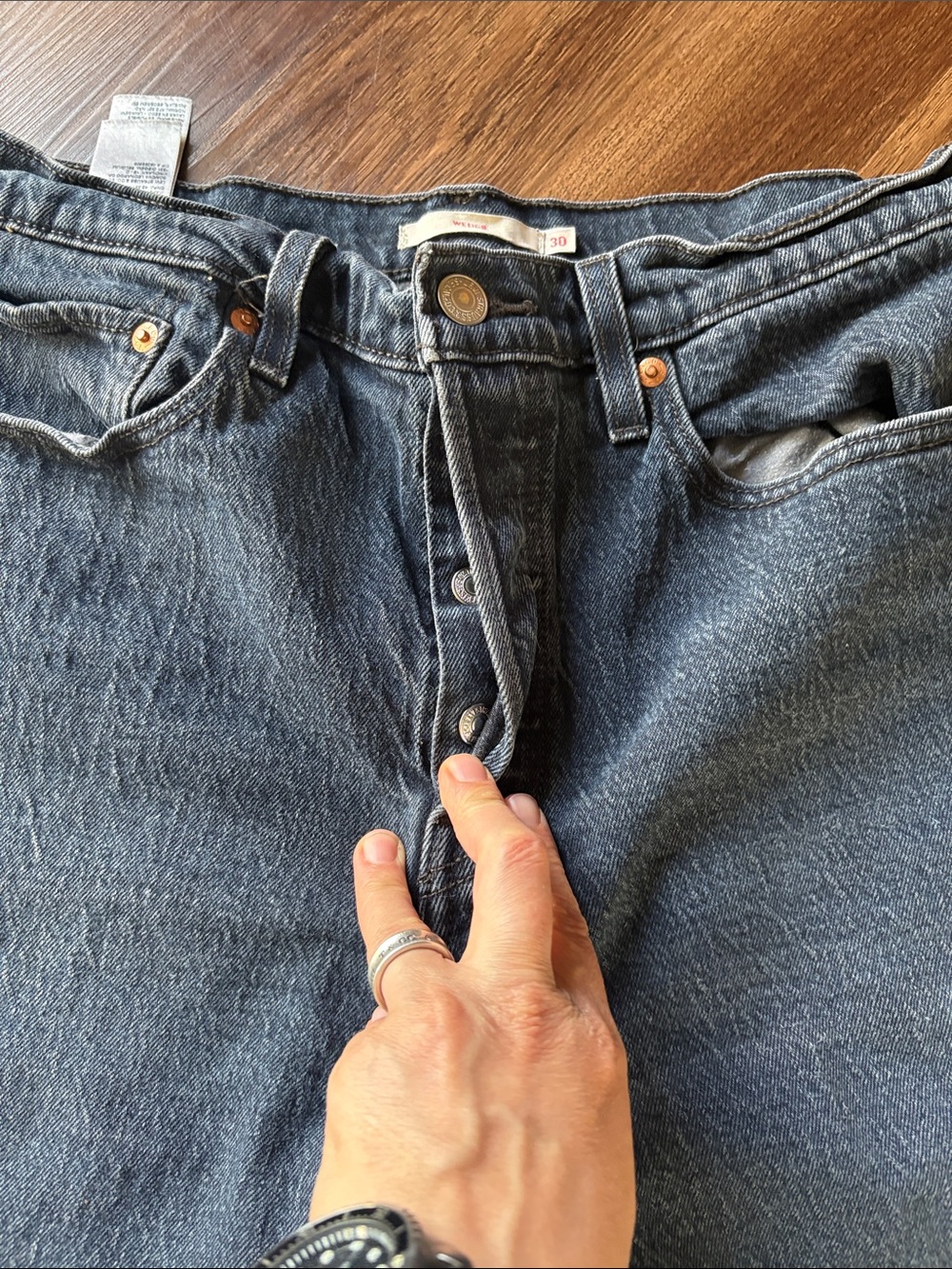 Levi’s Wedgie Upcycled Jorts 30” - Picture 3 of 5